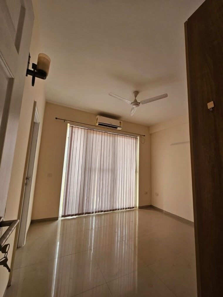 Balcony, emaar-emerald-floors 4 Bedroom 1975 Sq.Ft. Apartment In Sector 65 Gurgaon 10542612