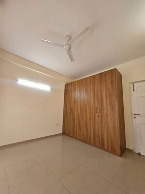 Room in 4 BHK Apartment at Emaar Emerald Floors, Sector 65 – for Rent
