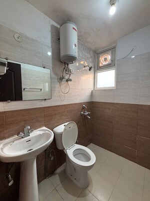 Bathroom in 4 BHK Apartment at Emaar Emerald Floors, Sector 65 – for Rent