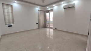 Room in 3 BHK Apartment at Parsvnath Exotica, Sector 53 – for Rent