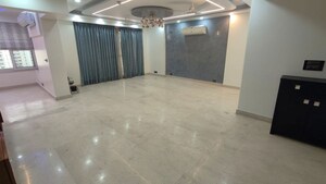 Room in 3 BHK Apartment at Parsvnath Exotica, Sector 53 – for Rent