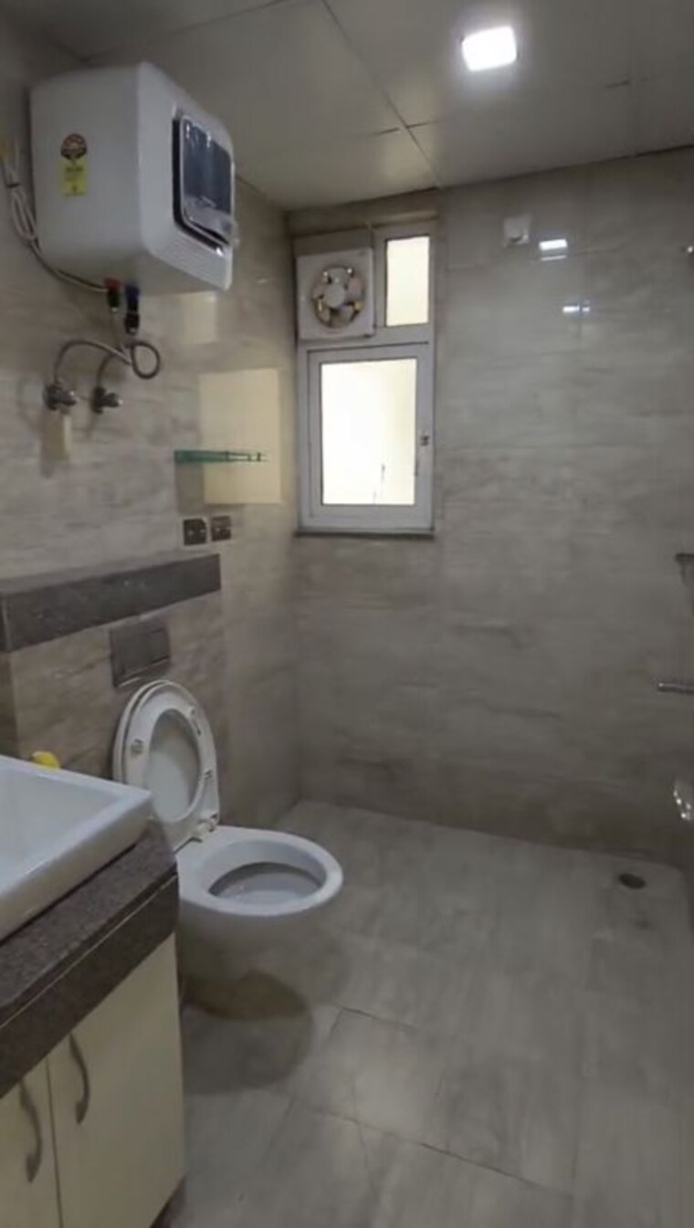 Bathroom, experion-the-heart-song 3 Bedroom 1758 Sq.Ft. Apartment In Sector 108 Gurgaon 10542608