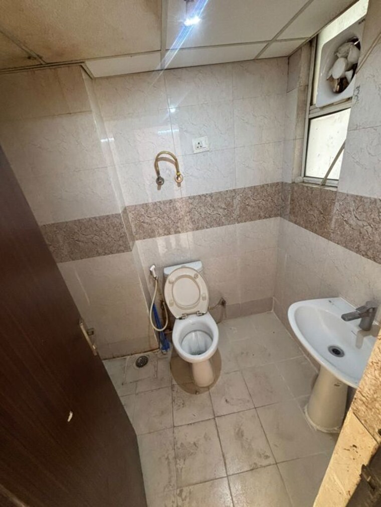 Bathroom, supertech-ecovillage-i 2 Bedroom 890 Sq.Ft. Apartment In Sector 1 Greater Noida Greater Noida 10542637