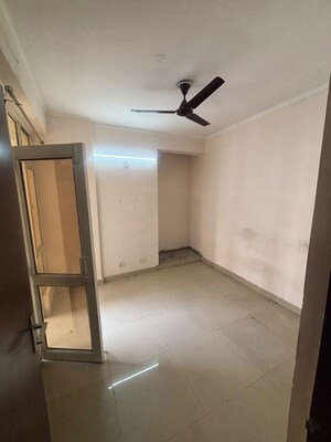 Room in 2 BHK Apartment at Supertech Ecovillage I, Sector 1 Greater Noida – for Rent