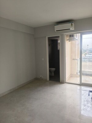 Room in 3 BHK Apartment at Signature Global City, Sector 37d – for Rent