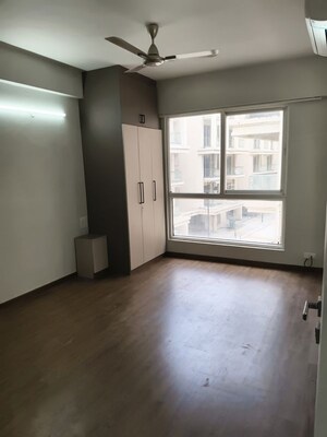 Room in 3 BHK Apartment at Signature Global City, Sector 37d – for Rent