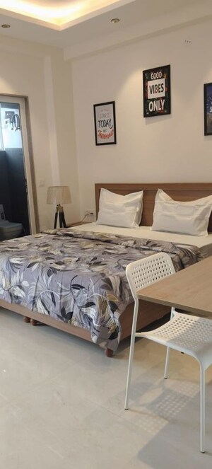 Bedroom in 2.5 BHK Builder Floor at Smart World Orchard, Sector 61 – for Rent