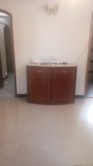 Furnished Amenities in 1 BHK Apartment at Unique Tower, Sion – for Rent