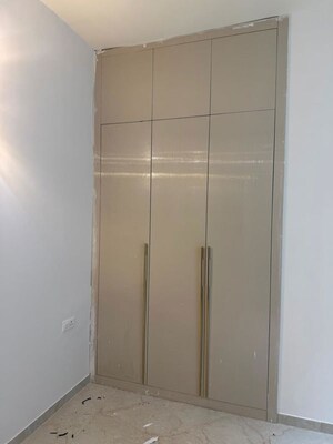 Furnished Amenities in 2.5 BHK Builder Floor at Smart World Orchard, Sector 61 – for Rent