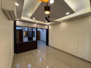 Room in 3 BHK Builder Floor at Sushant Lok Iii – for Rent