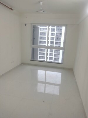 Room in 2 BHK Apartment at Sheth Zuri, Laxmi Nagar – for Rent