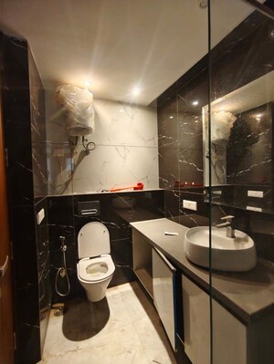 Team Area in 4 BHK Apartment at Saket – for Rent