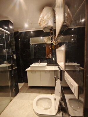 Team Area in 4 BHK Apartment at Saket – for Rent