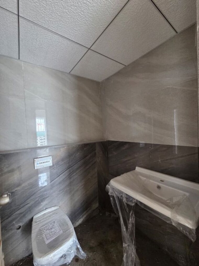 Bathroom, kumar-parc-residences 2 Bedroom 840 Sq.Ft. Apartment In Hadapsar Pune 10542591