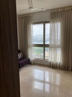 Room in 2.5 BHK Apartment at K Raheja Vihar, Powai – for Sale