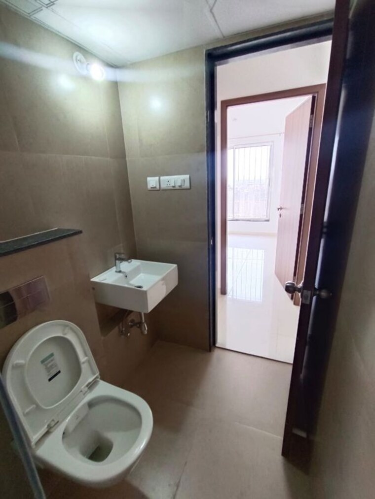 Bathroom, runwal-the-central-park 2 Bedroom 1000 Sq.Ft. Apartment In Chinchwad Pune 10542738