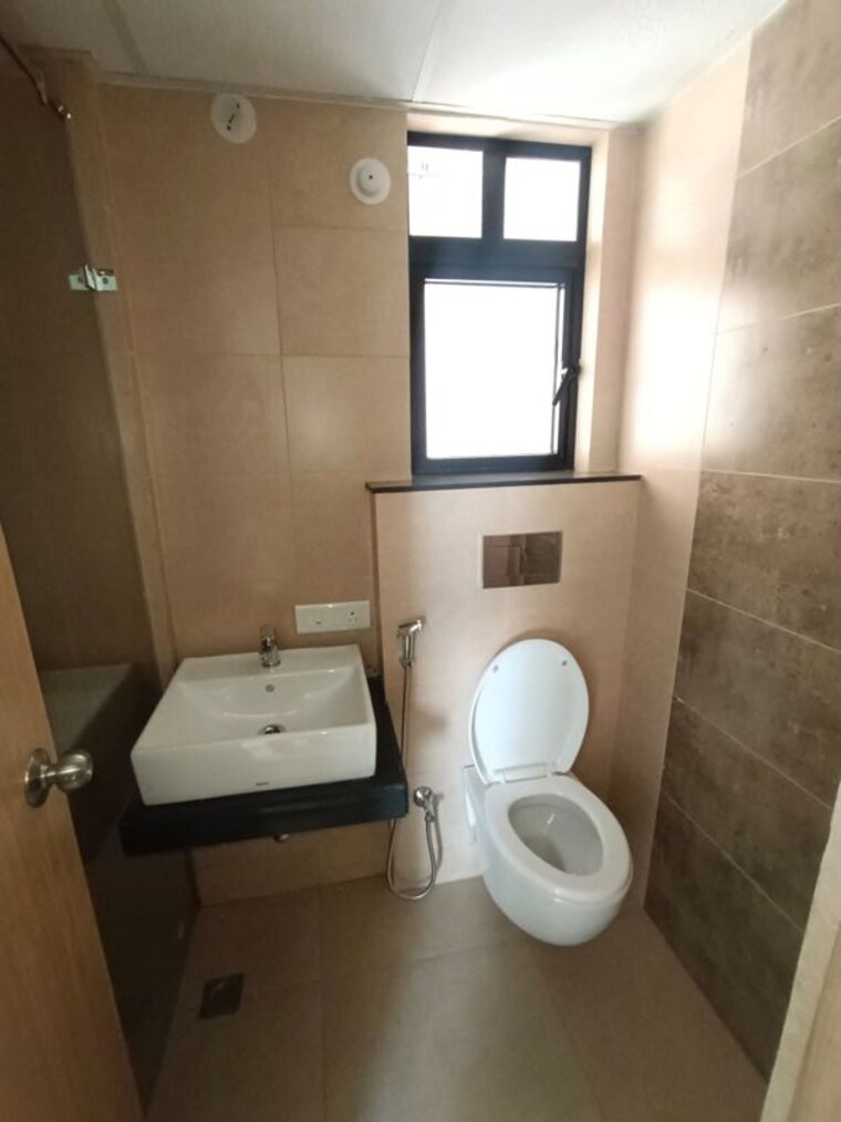 Bathroom, mahindra-nestalgia 2 Bedroom 1000 Sq.Ft. Apartment In Pimpri Pune 10542799