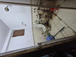 Attached Bathroom in 1 RK Builder Floor at Mayur Vihar – for Rent