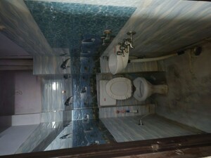 Bathroom in 2.5 BHK Builder Floor at Mayur Vihar – for Rent
