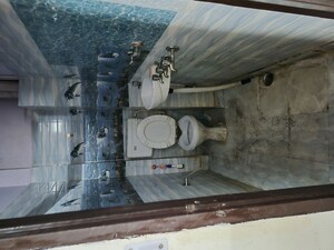 Washroom in 2.5 BHK Builder Floor at Mayur Vihar – for Rent