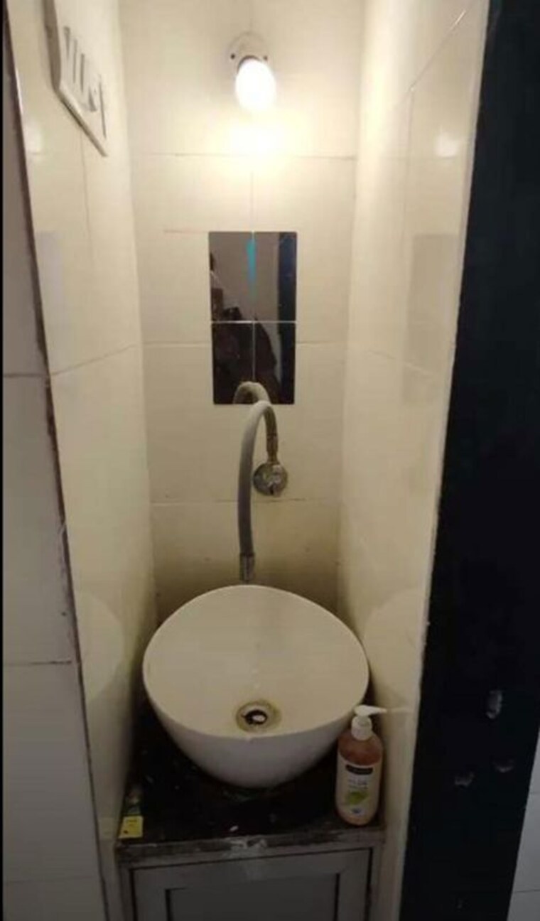 Bathroom, jai-ganesh-chs-jb-nagar 2 Bedroom 550 Sq.Ft. Apartment In Jb Nagar Mumbai 10542964