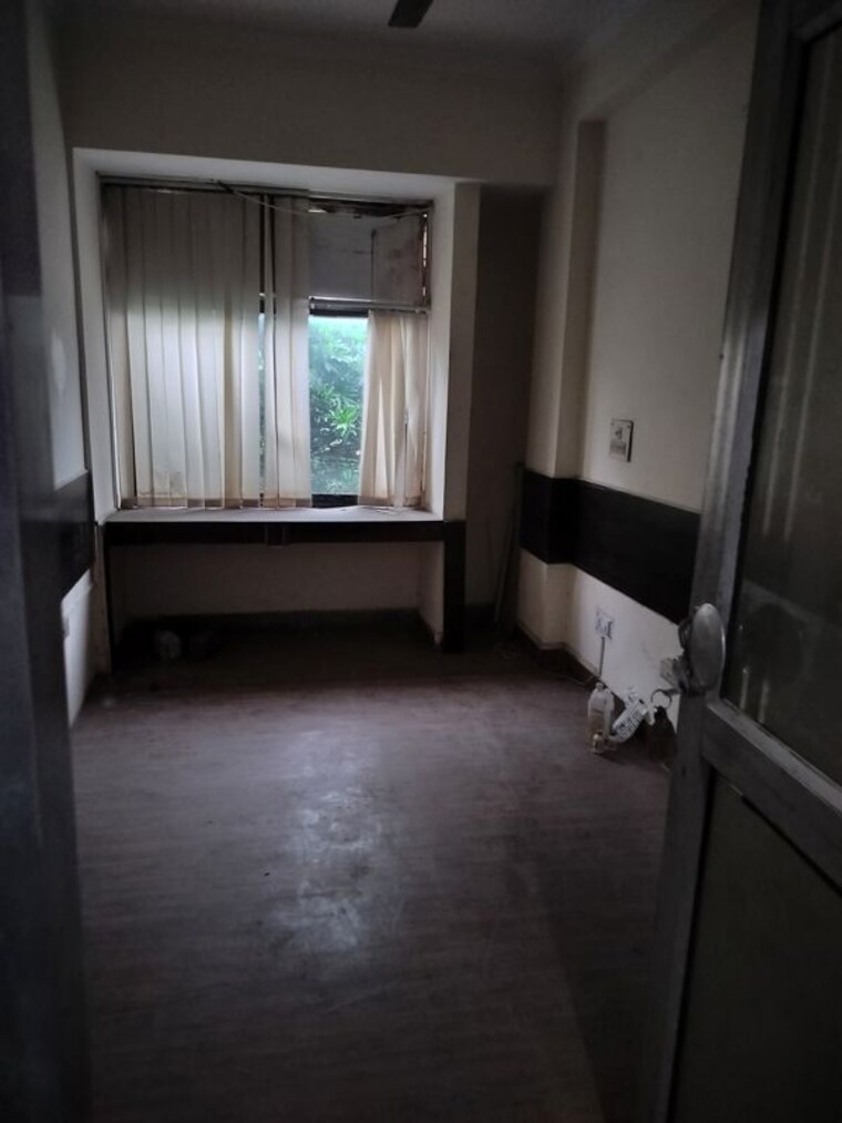 Room, sector 4 dwarka Commercial Office Space 150 Sq.Ft. In Sector 4 Dwarka Delhi 10543000