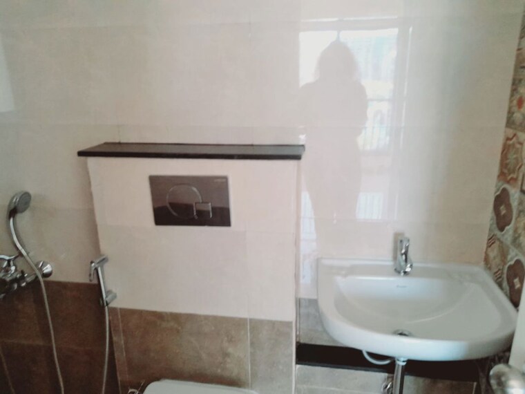 Bathroom, aishwaryam-comfort-gold 2 Bedroom 780 Sq.Ft. Apartment In Akurdi Pune 10543007