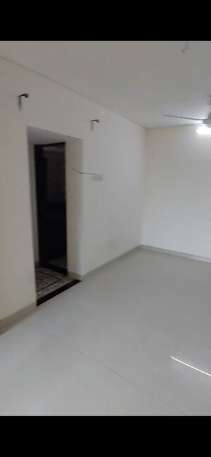 Room in 1 BHK Apartment at Shivam CHS Goregaon, Goregaon West – for Rent