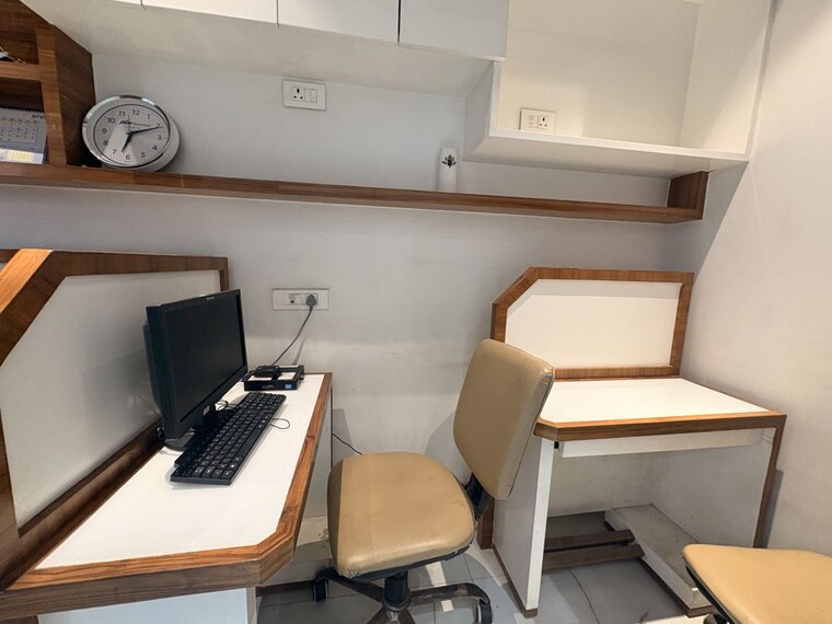 Team Area, netaji subhash place Commercial Office Space 400 Sq.Ft. In Netaji Subhash Place Delhi 10543067