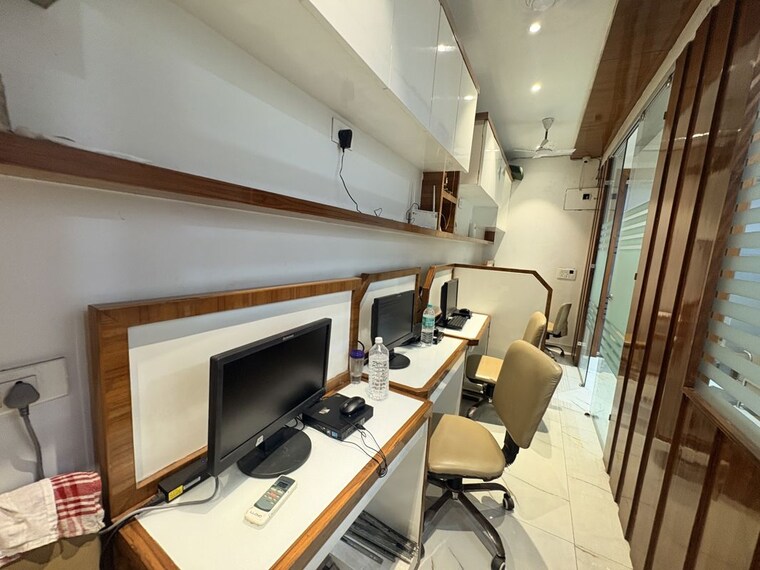 Team Area, netaji subhash place Commercial Office Space 400 Sq.Ft. In Netaji Subhash Place Delhi 10543067