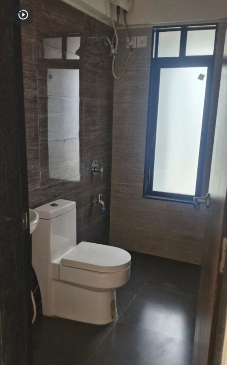 Bathroom, acme-stadium-view 2 Bedroom 750 Sq.Ft. Apartment In Andheri West Mumbai 10543132