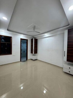 Room in 3 BHK Builder Floor at Chattarpur – for Rent