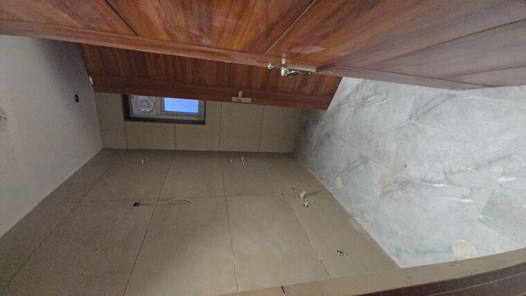 Bathroom, green fields colony 3 Bedroom 1800 Sq.Ft. Builder Floor In Green Fields Colony Faridabad 10543163
