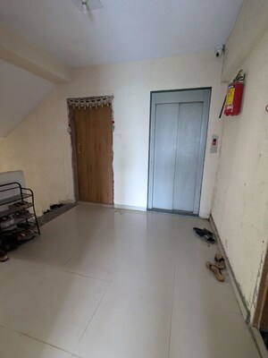 Team Area in 1 BHK Apartment at Gokul Nagar – for Rent