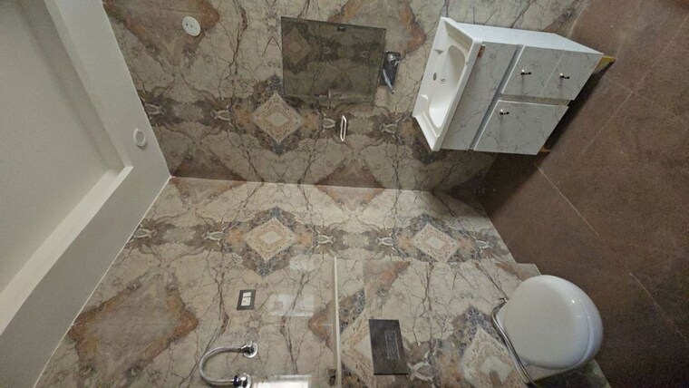 Washroom, green fields colony 4 Bedroom 2430 Sq.Ft. Builder Floor In Green Fields Colony Faridabad 10543190