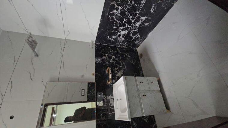 Bathroom, green fields colony 4 Bedroom 2430 Sq.Ft. Builder Floor In Green Fields Colony Faridabad 10543190