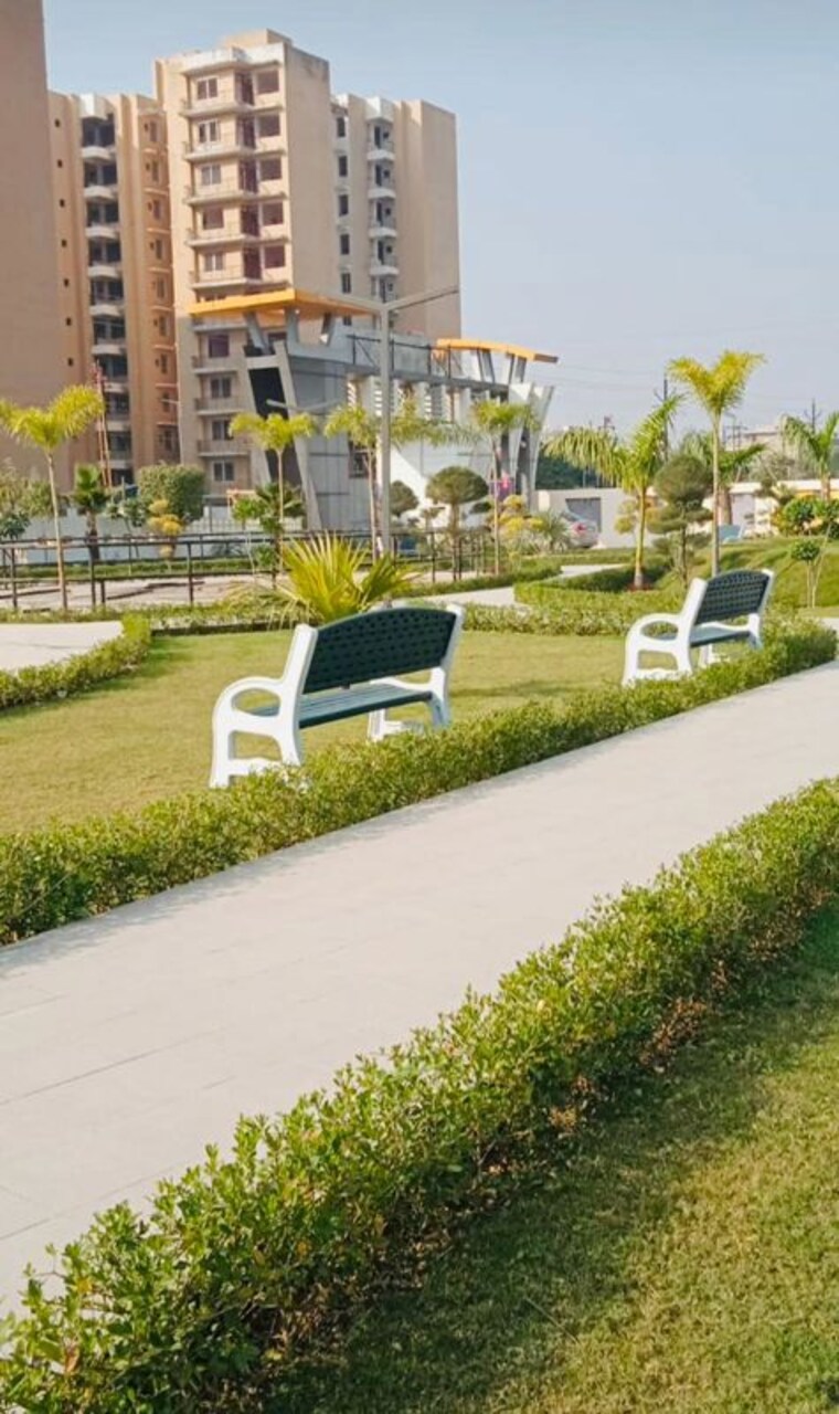 Garden, vrindavan yojna 3.5 Bedroom 1917 Sq.Ft. Apartment In Vrindavan Yojna Lucknow 10543290