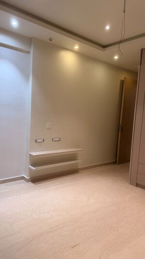 Room in 2 BHK Apartment at Kalpataru Magnus, Bandra East – for Rent