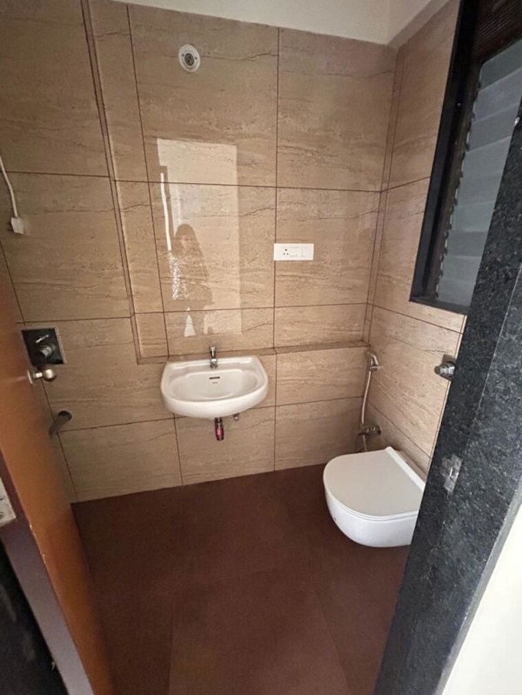 Bathroom, chandak-34-park-estate-d-wing 2 Bedroom 650 Sq.Ft. Apartment In Goregaon West Mumbai 10543346