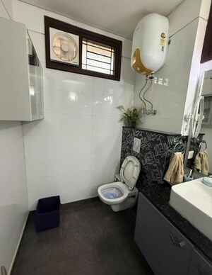 Team Area in 5 BHK Builder Floor at Saket – for Sale