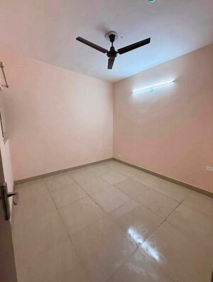 Room in 2 BHK Apartment at Amrapali Ivory Heights, Amrapali Dream Valley – for Rent