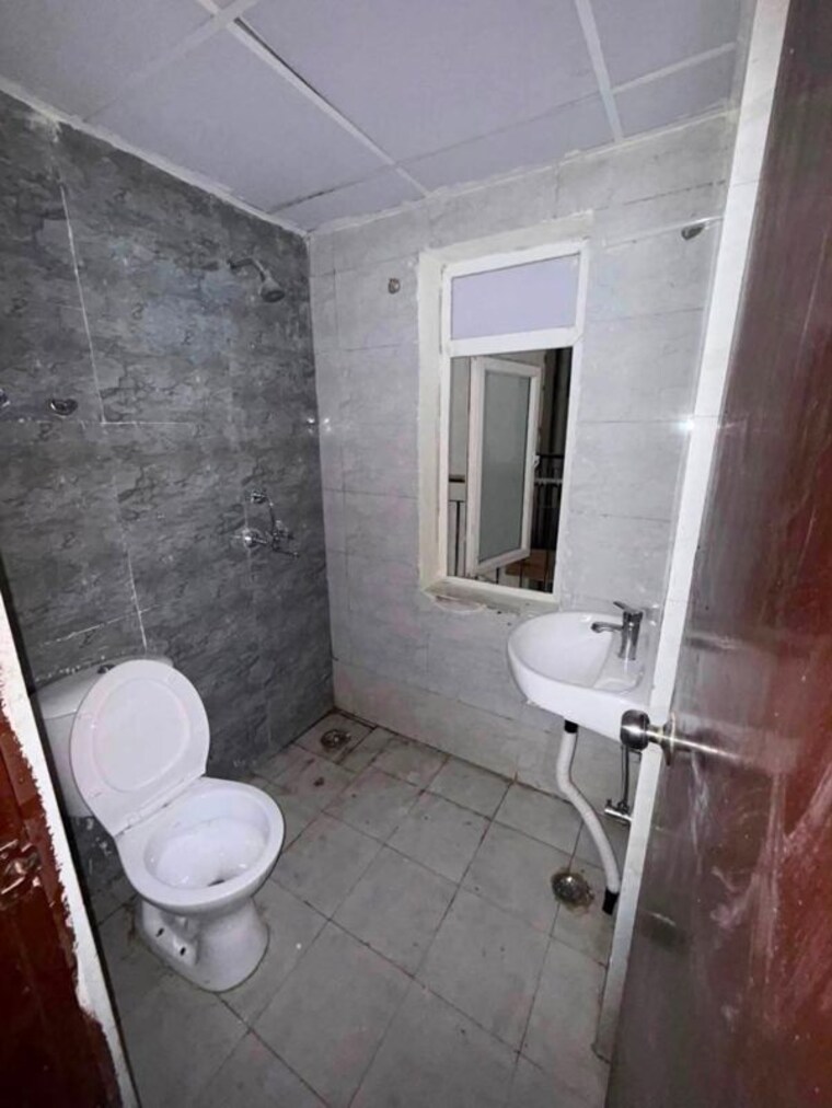Bathroom, sam-palm-olympia 3 Bedroom 1335 Sq.Ft. Apartment In Sector 16c Greater Noida Greater Noida 10543364