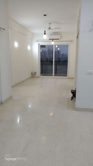 Room in 3.5 BHK Apartment at Emaar Emerald Floors Premier, Sector 65 – for Rent