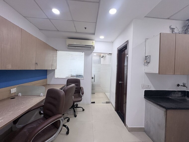 Team Area, netaji subhash place Commercial Office Space 750 Sq.Ft. In Netaji Subhash Place Delhi 10543371