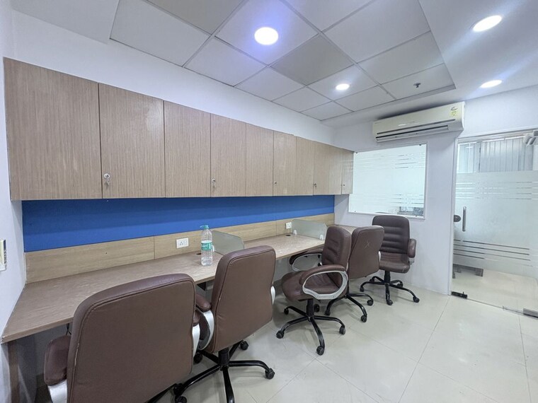 Team Area, netaji subhash place Commercial Office Space 750 Sq.Ft. In Netaji Subhash Place Delhi 10543371