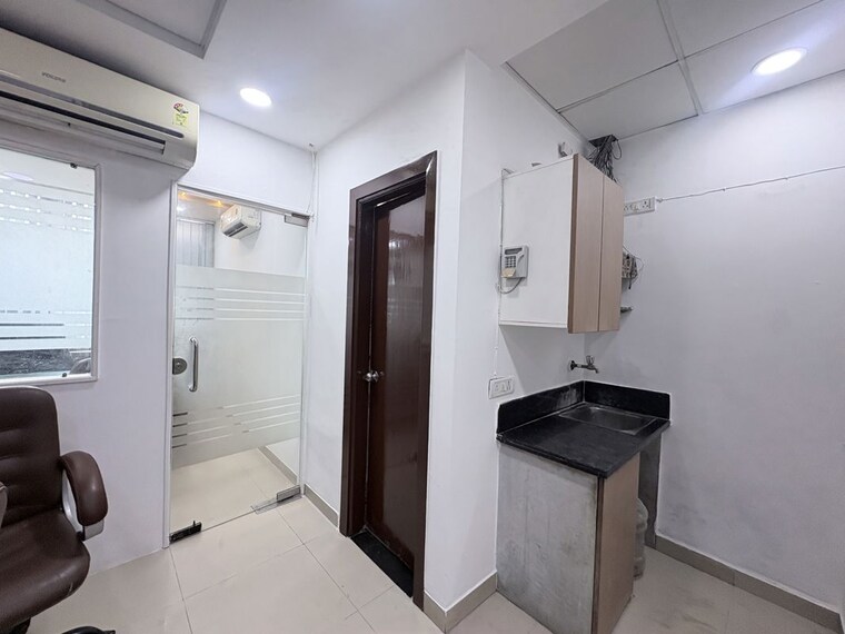 Bathroom, netaji subhash place Commercial Office Space 750 Sq.Ft. In Netaji Subhash Place Delhi 10543371