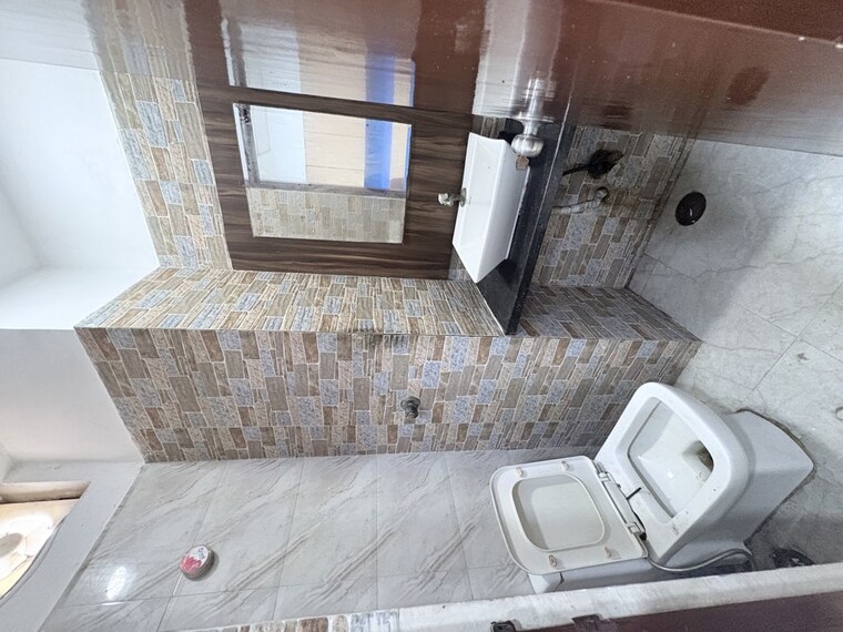 Bathroom, netaji subhash place Commercial Office Space 750 Sq.Ft. In Netaji Subhash Place Delhi 10543371