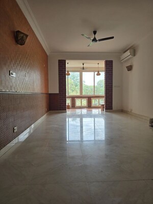Room in 3 BHK Apartment at India Golden Enclave Apartments, Old Airport Road – for Rent