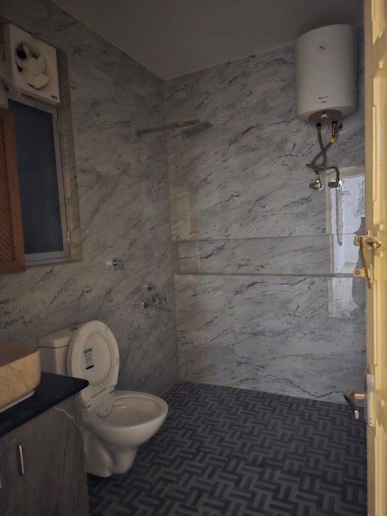 Bathroom, india-golden-enclave-apartments 3 Bedroom 1950 Sq.Ft. Apartment In Old Airport Road Bangalore 10489406