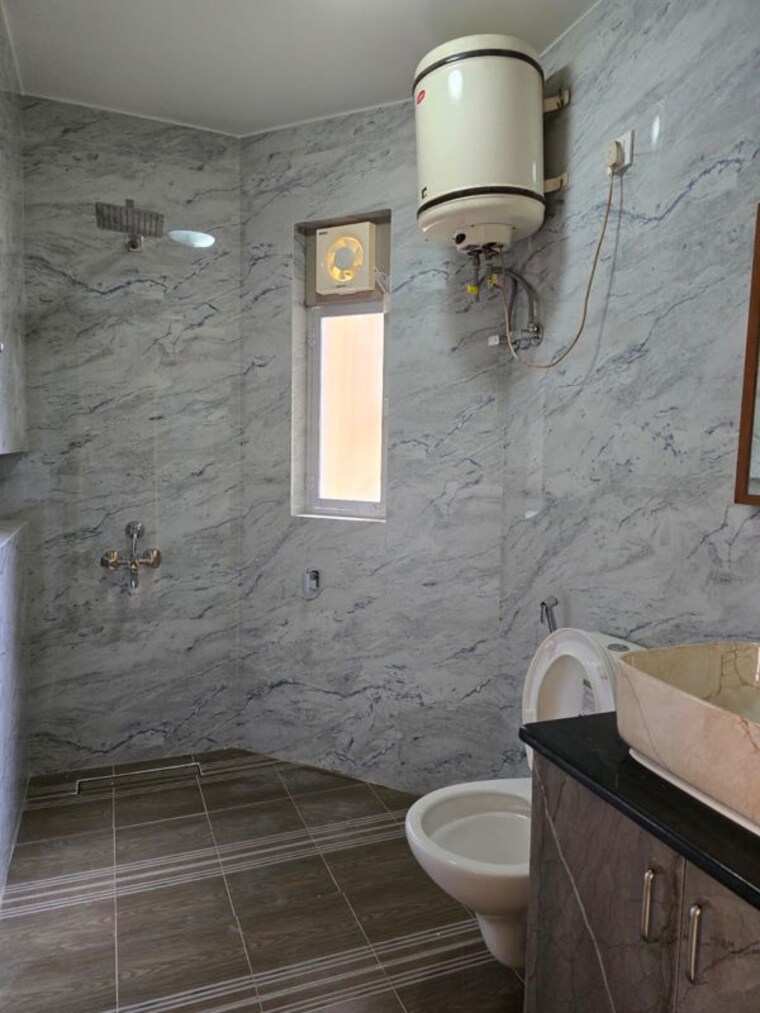 Bathroom, india-golden-enclave-apartments 3 Bedroom 1950 Sq.Ft. Apartment In Old Airport Road Bangalore 10489406
